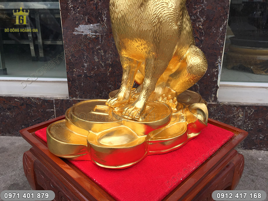 tượng ch&oacute; v&agrave;ng mậu tuất 2018